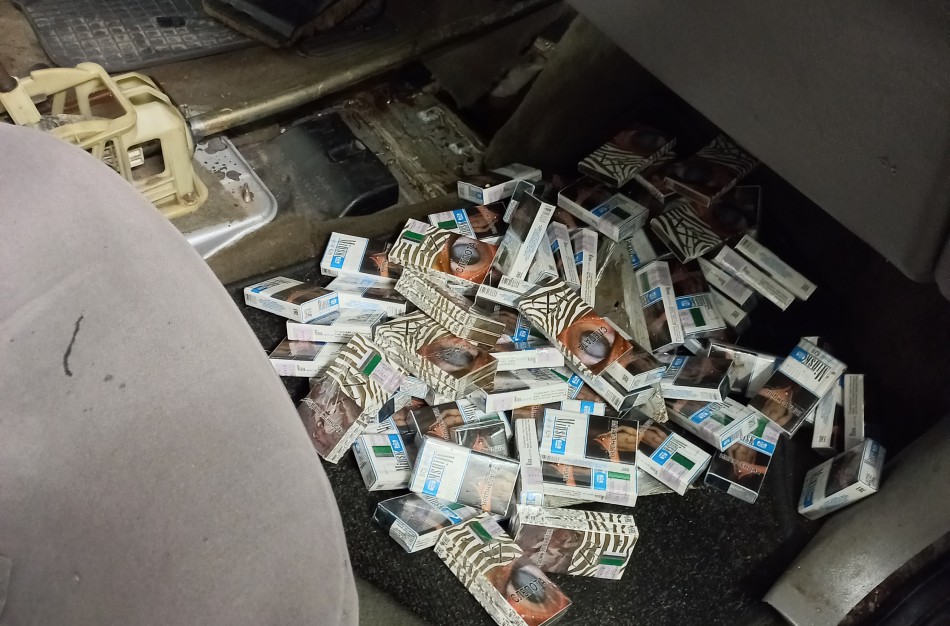 Muitininkai supjaustė automobilį: aptiktos kontrabandinių rūkalų slėptuvės