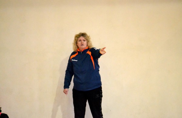 Jonavos jaunosios futbolininkės su varžovėmis pasidalino po pergalę ir pralaimėjimą