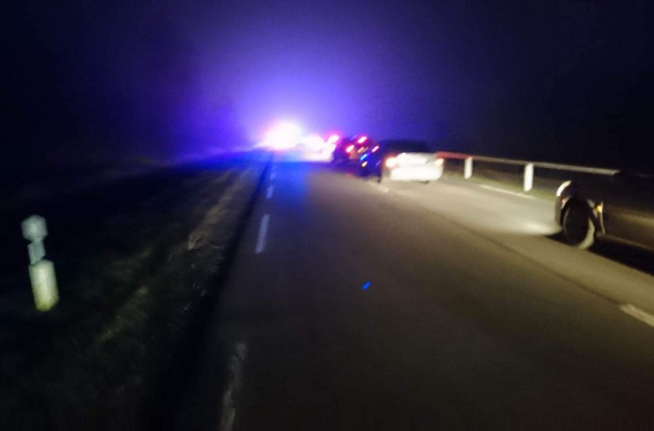 Nuo kelio nuvažiavus automobiliui, kviestos pagalbos tarnybos