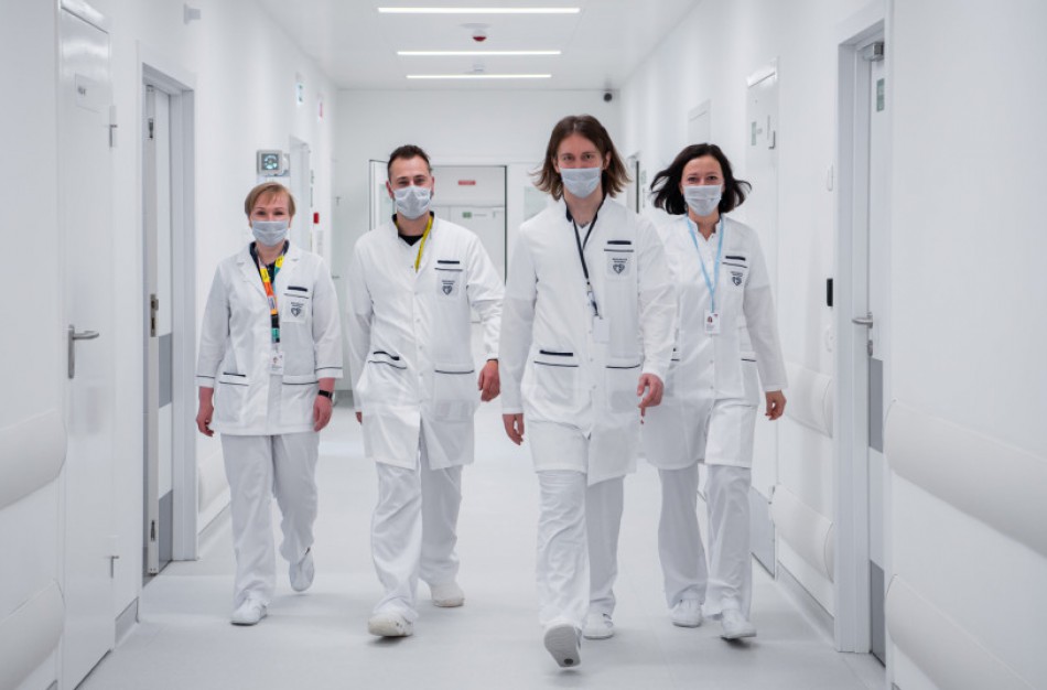 Slaugytojai ir akušeriai įgalinti atlikti daugiau funkcijų