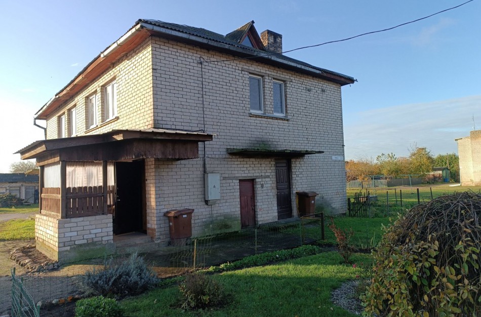 Skelbiamas 3 kamb. buto Klevų g. 6-2, Ručiūnų k., su priklausiniais pardavimo aukcionas