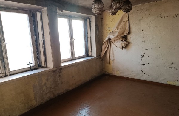 Skelbiamas 3 kamb. buto Klevų g. 6-2, Ručiūnų k., su priklausiniais pardavimo aukcionas