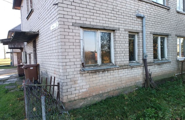 Skelbiamas 3 kamb. buto Klevų g. 6-2, Ručiūnų k., su priklausiniais pardavimo aukcionas