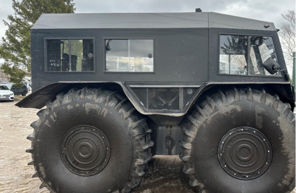 Rukloje pristatytas Kijeve gaminamas visureigis SHERP: siūloma gaminti Lietuvoje