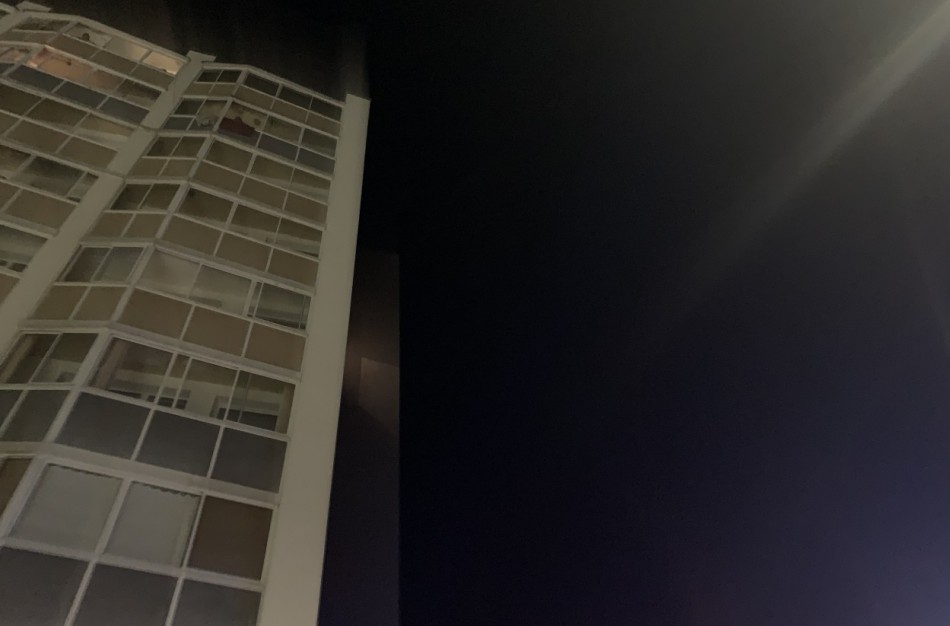 Į Jonavos daugiabutį skubėjo visos tarnybos: pranešta apie išsivežtą moterį