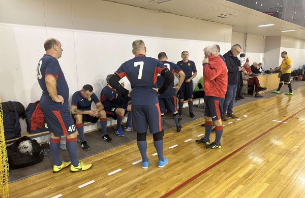 Jonavos FVK „KLEVAS“ III-ame 2023/2024 m. Lietuvos senjorų (50+) salės futbolo pirmenybių ture iškovojo 2 lygiąsias