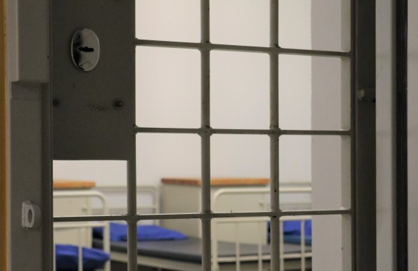 „Pro rakto skylutę“ pareigūnų, dirbančių areštinėje, kasdienybė