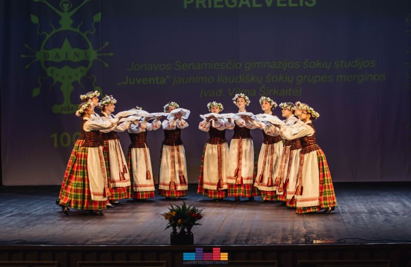 Kvietimus į šimtmečio Lietuvos Dainų šventės šokių dieną pelnė visi atrankoje dalyvavę Jonavos kolektyvai