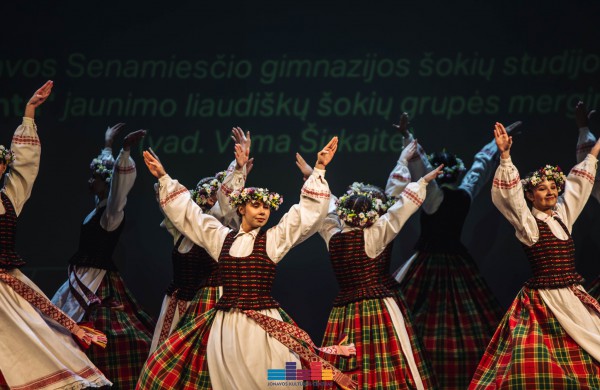 Kvietimus į šimtmečio Lietuvos Dainų šventės šokių dieną pelnė visi atrankoje dalyvavę Jonavos kolektyvai