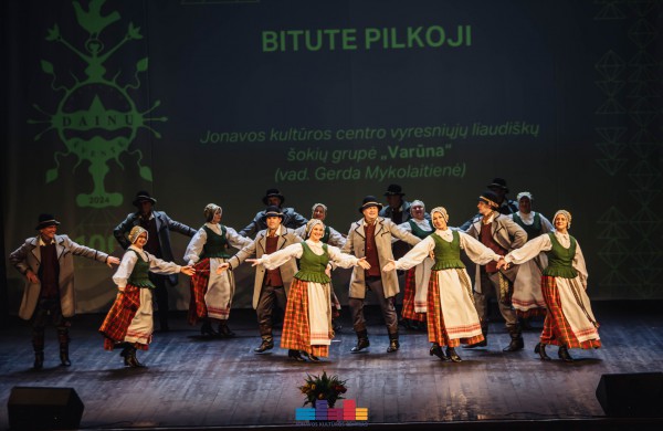 Kvietimus į šimtmečio Lietuvos Dainų šventės šokių dieną pelnė visi atrankoje dalyvavę Jonavos kolektyvai