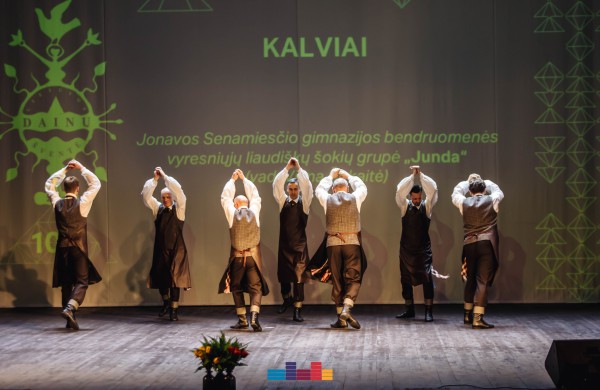 Kvietimus į šimtmečio Lietuvos Dainų šventės šokių dieną pelnė visi atrankoje dalyvavę Jonavos kolektyvai