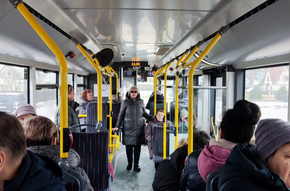 Pusvalandis su gidu: Jonavos istorija pro autobuso langą  