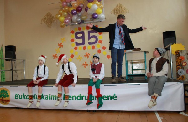 Bukonių mokyklai – 95 metai