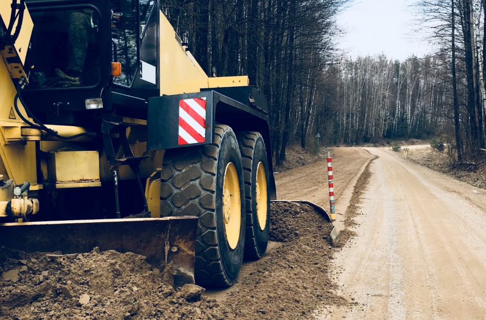 AB „Kelių priežiūra“: Žvyrkelių priežiūrą sunkina permainingi orai 