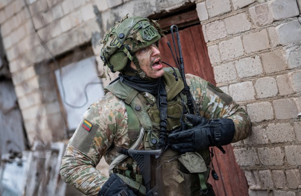 Baigėsi pratybos „Aršus Vilkas 24/1“: įspūdingą gynybos operaciją stebėjo ir Kuigalių miestelio gyventojai