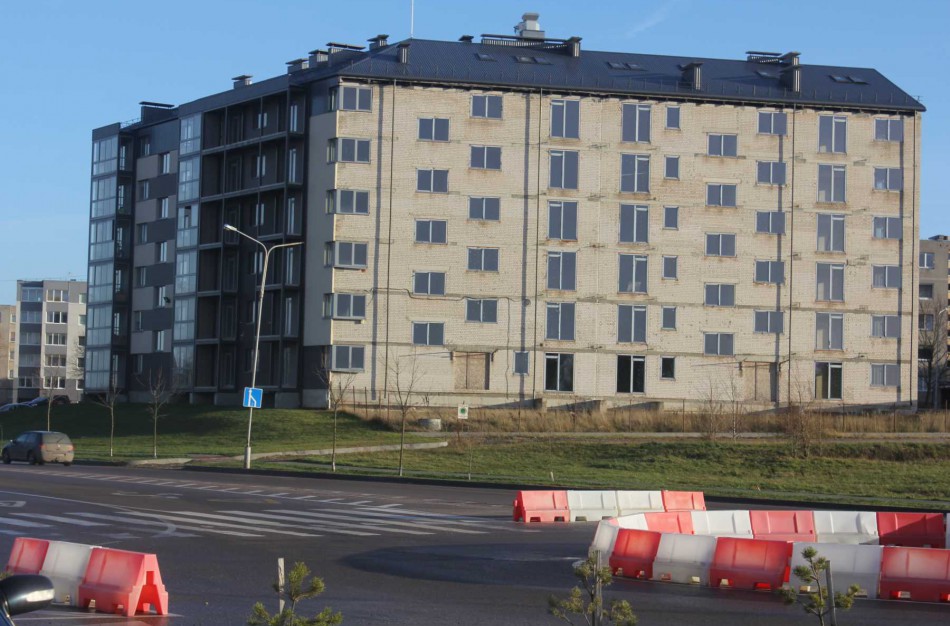 Socialinio būsto kaimynystės nenorintys Žemaitės g. 11 namo gyventojai kreipėsi į advokatus