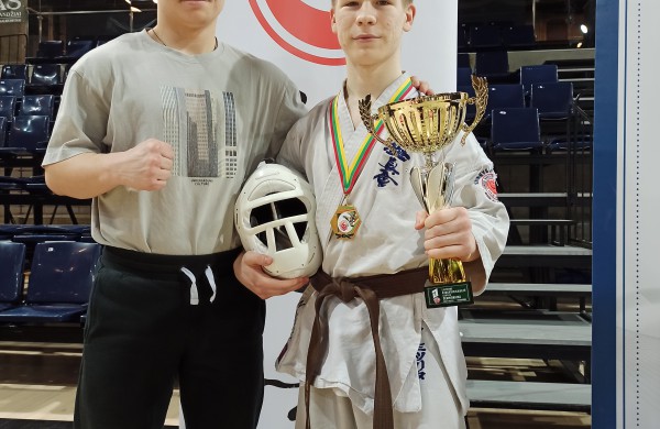 Jonavos kyokushin karate ,,Kumite" sportininkai – ant nugalėtojų pakylos  