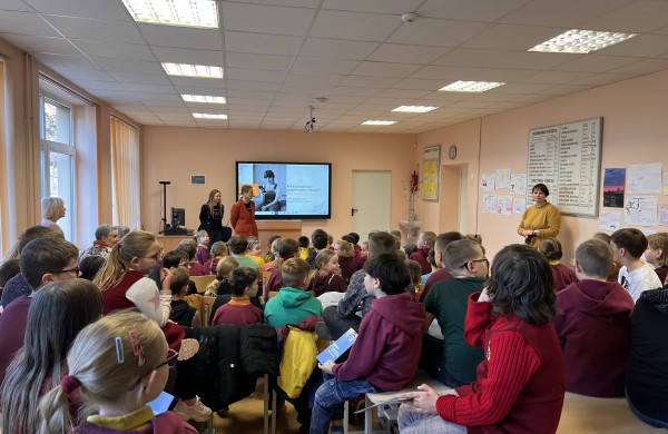 Lietavos mokyklos pradinukai aktyviai įsitraukė į diskusiją apie internete slypinčius pavojus