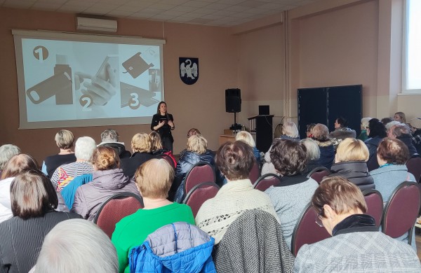 Lietavos mokyklos pradinukai aktyviai įsitraukė į diskusiją apie internete slypinčius pavojus
