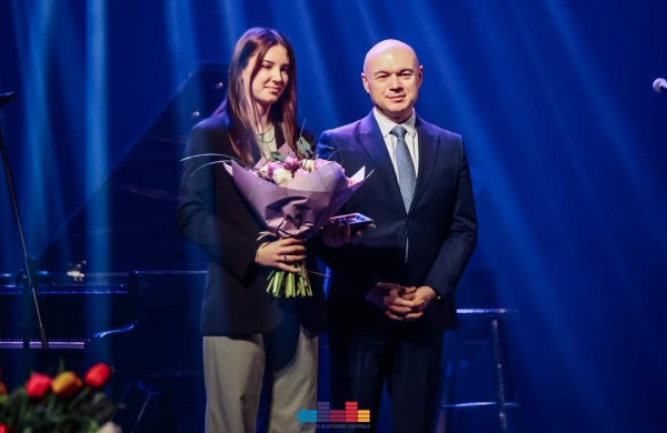 Kovo 8-ąją - ,,Metų Jonavietės" apdovanojimai ir gražiausios baladės