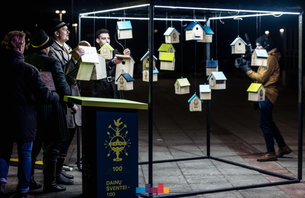 Instaliacija „Kad giria žaliuotų, kad paukščiai čiulbėtų“