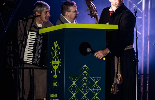 Instaliacija „Kad giria žaliuotų, kad paukščiai čiulbėtų“