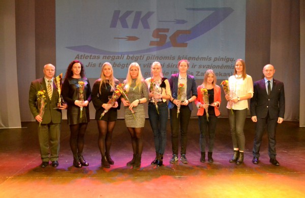 Geriausi sportininkai apdovanojimų žengė raudonuoju kilimu...