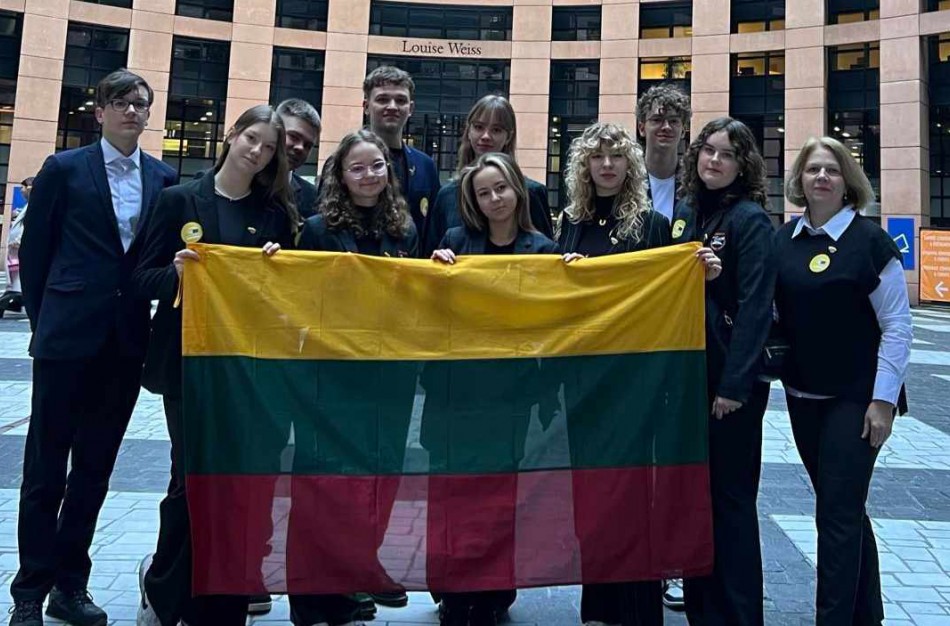 Jonavos Senamiesčio gimnazijos MEPA projekto komanda lankėsi Europos Parlamente