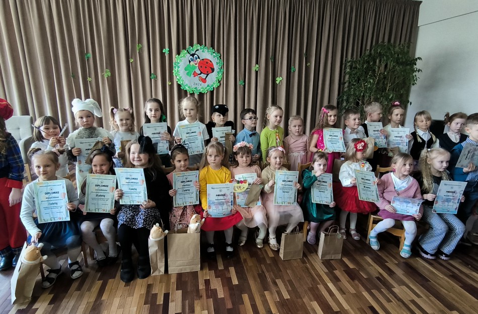 Į „Dobilo“ darželį rinkosi skaitovai iš visos Lietuvos