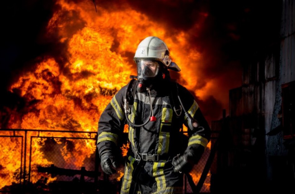 Ilgasis savaitgalis Jonavoje pažymėtas liepsnomis: degė sodo namelis, automobilis, žolės ir šiukšlės