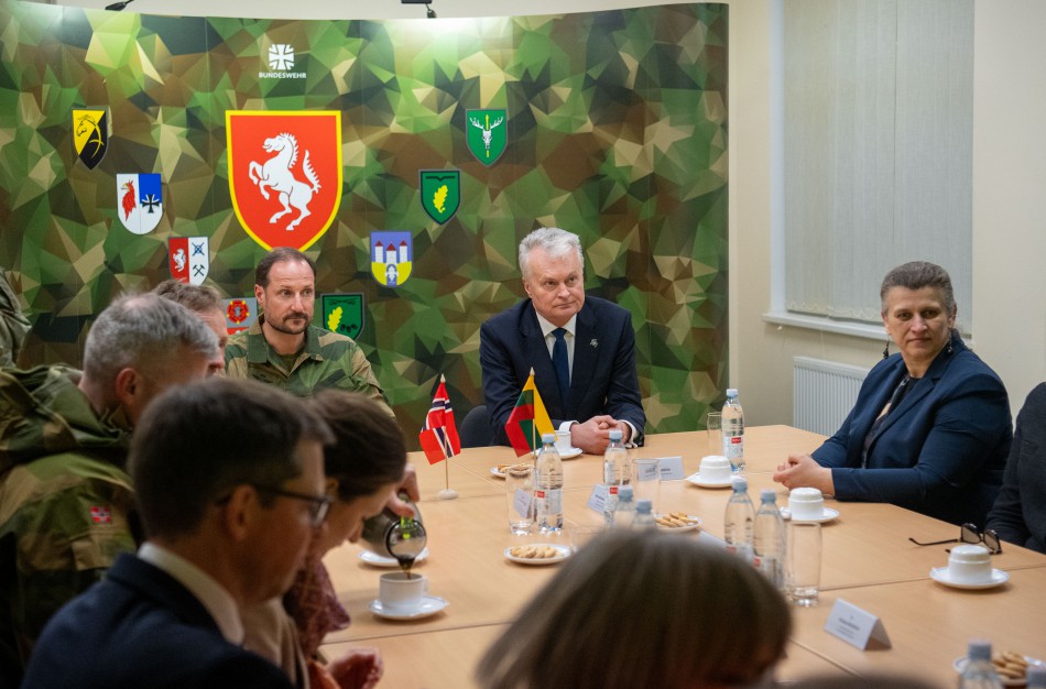 LR Prezidentas  su Norvegijos kronprincu  Rukloje aplankė Norvegijos karius