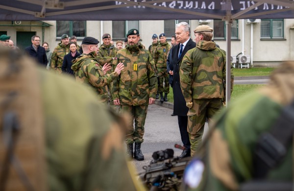 LR Prezidentas  su Norvegijos kronprincu  Rukloje aplankė Norvegijos karius
