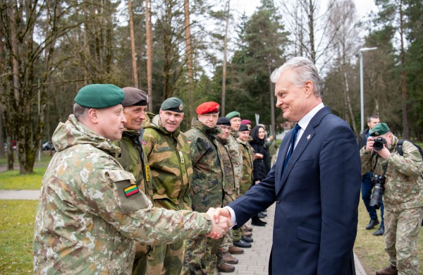 LR Prezidentas  su Norvegijos kronprincu  Rukloje aplankė Norvegijos karius