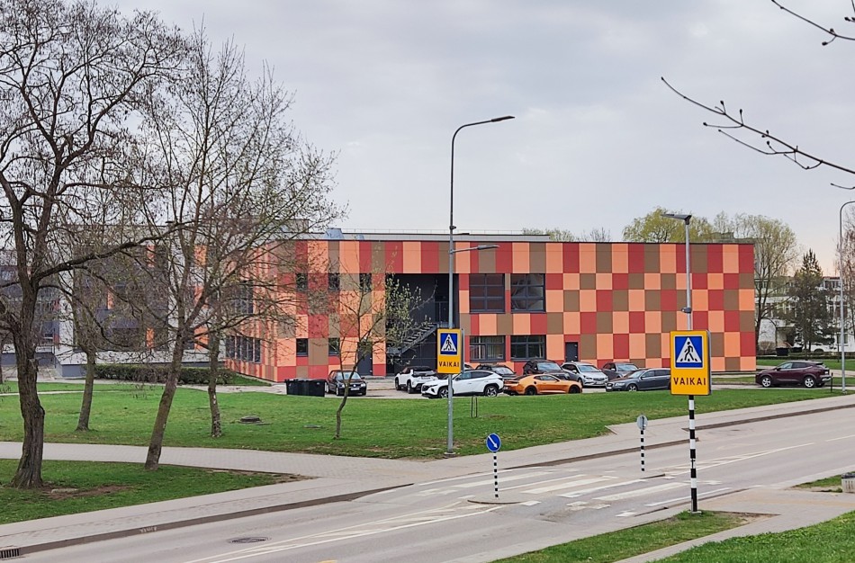 Jonavos Justino Vareikio progimnazija skelbia patalpos nuomos konkursą