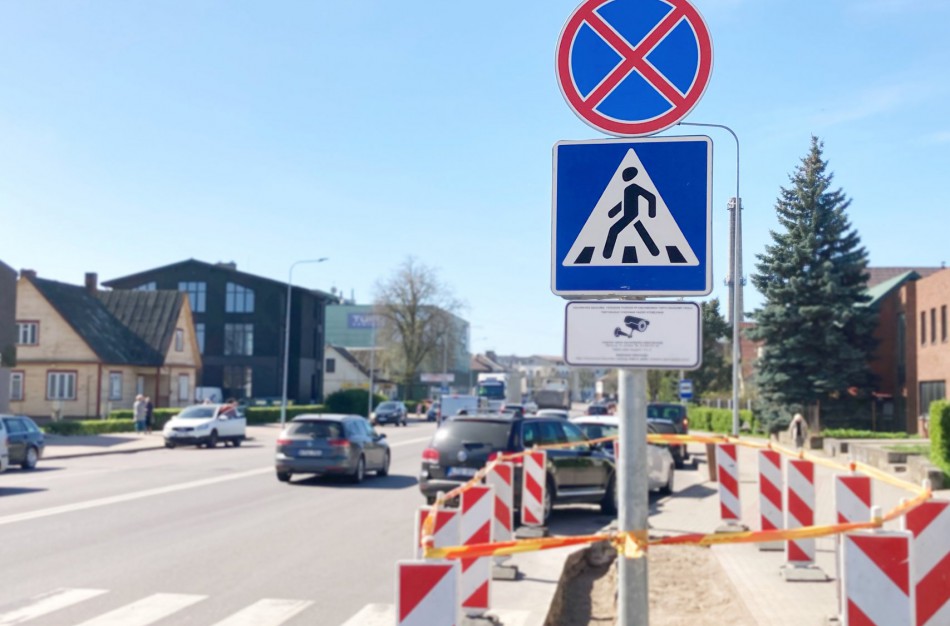J. Basanavičiaus g. laikinai draudžiama statyti automobilius