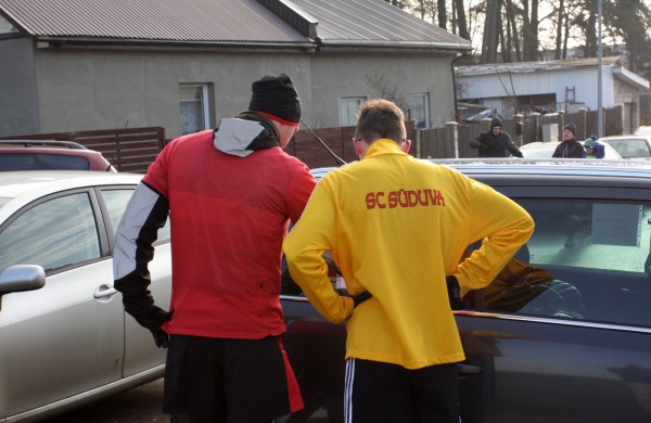 Bėgikų sezonas Jonavoje prasidėjo žiemos varžybomis