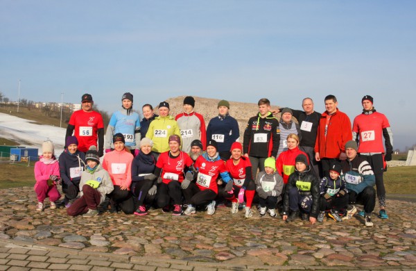 Bėgikų sezonas Jonavoje prasidėjo žiemos varžybomis