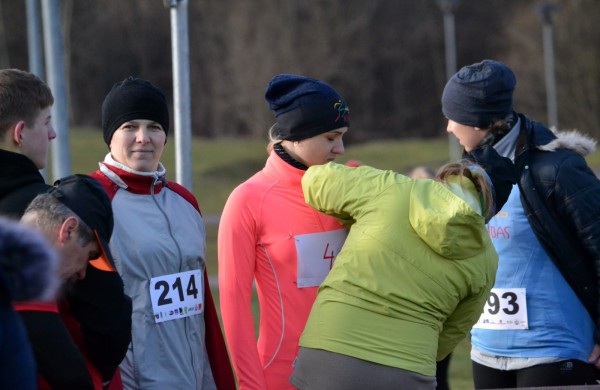 Bėgikų sezonas Jonavoje prasidėjo žiemos varžybomis