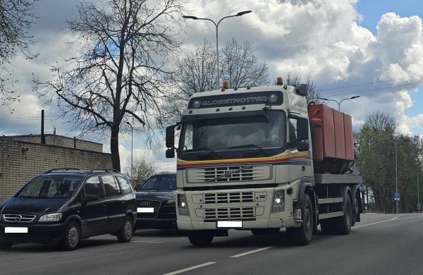 Lietavos g. kelio ženklai - sunkvežimio vairuotojams nematomi objektai?