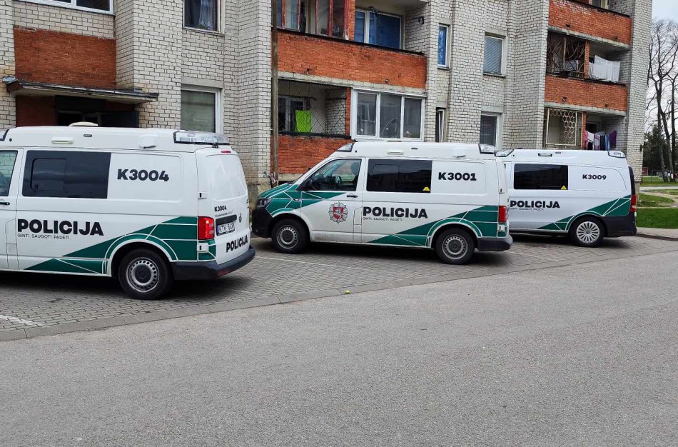 Trys policijos ekipažai ir greitoji skubėjo į pagalbą