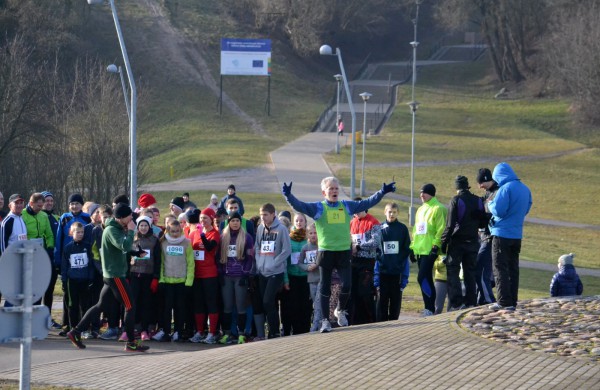 Bėgikų sezonas Jonavoje prasidėjo žiemos varžybomis