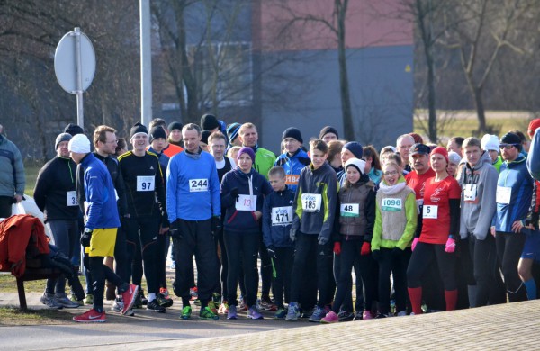 Bėgikų sezonas Jonavoje prasidėjo žiemos varžybomis