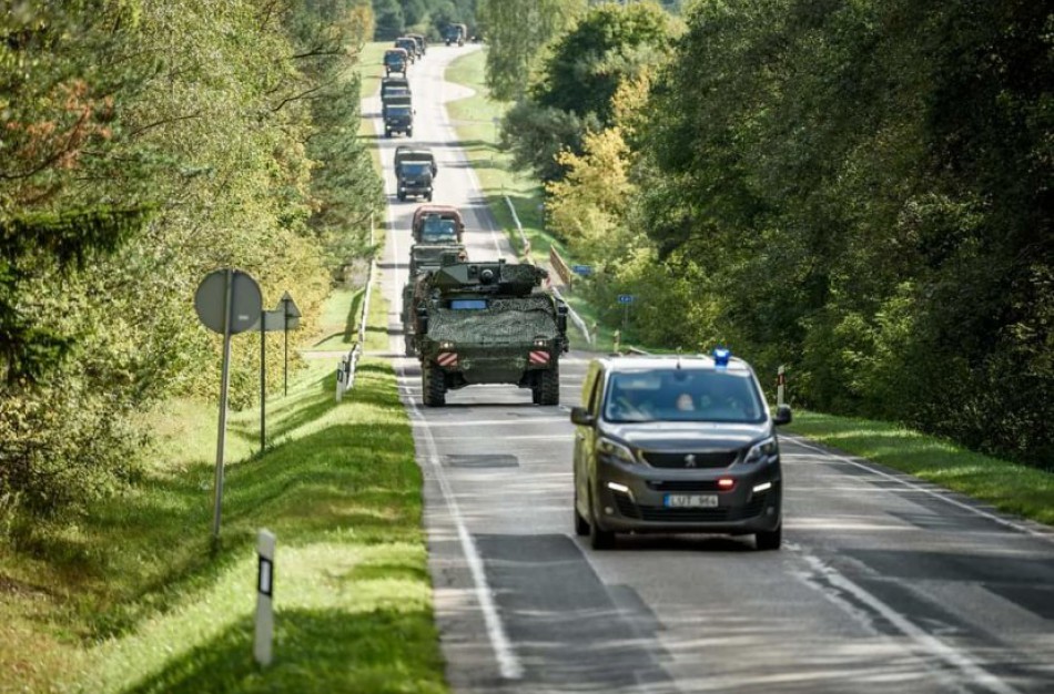 Lietuvos kariuomenė informuoja apie didelį karių ir karinės technikos judėjimą keliais, geležinkeliais ir oro transportu