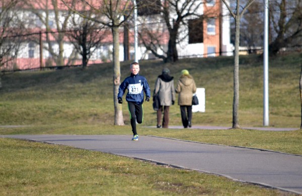 Bėgikų sezonas Jonavoje prasidėjo žiemos varžybomis