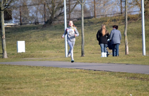Bėgikų sezonas Jonavoje prasidėjo žiemos varžybomis
