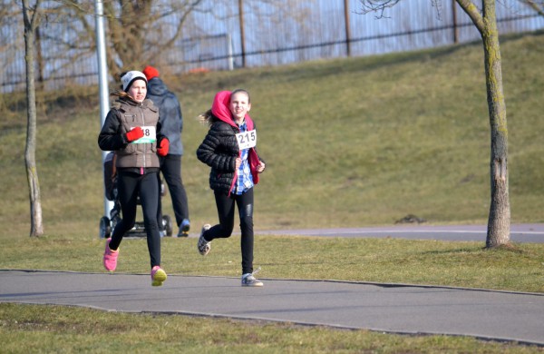 Bėgikų sezonas Jonavoje prasidėjo žiemos varžybomis