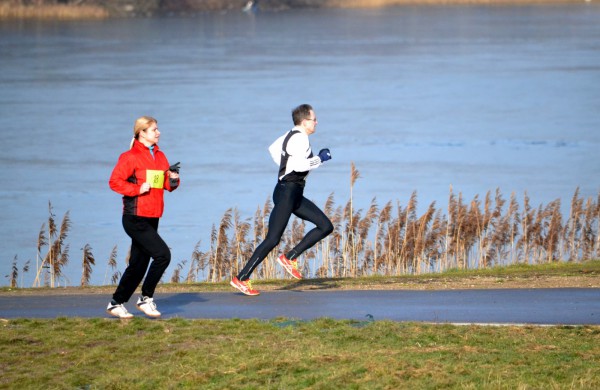 Bėgikų sezonas Jonavoje prasidėjo žiemos varžybomis