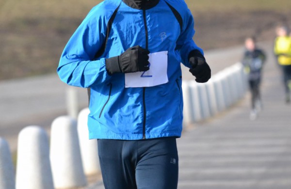 Bėgikų sezonas Jonavoje prasidėjo žiemos varžybomis