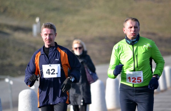 Bėgikų sezonas Jonavoje prasidėjo žiemos varžybomis