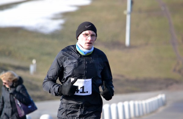 Bėgikų sezonas Jonavoje prasidėjo žiemos varžybomis